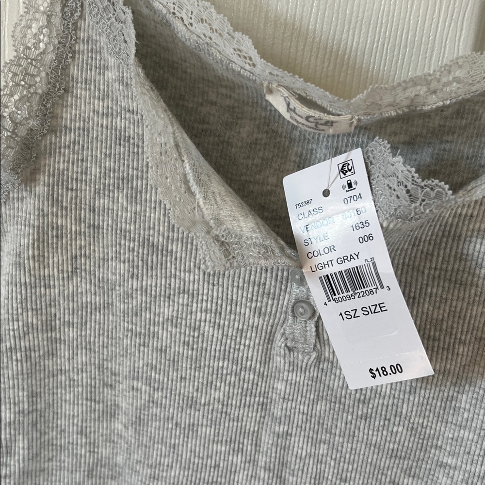 Brandy Melville John Galt Light Gray Lace-Trim Ribbed Cropped Tank Top OS - Picture 4 of 6